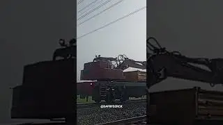 nonton aja males ngetik #ayonaikkereta #keretaapi #kai121 #DAOP2
