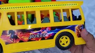 Toyota hiace a escala 1/18 elaborada en pl&aacute;stico 
