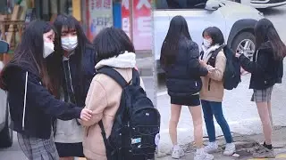 일진에게 괴롭힘을 당하는 아이를 본다면?