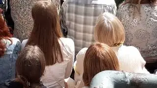 Kenen joukoissa seisot