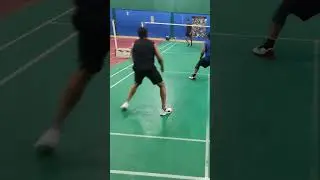 Smasher Smashing things.... Neeraj #raqueteersclub #badminton