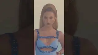 Lila Moss walking for the Versace Pre-Fall 2023