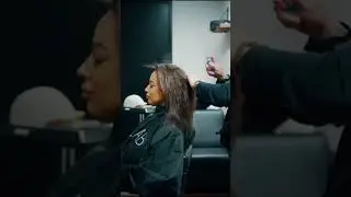 Channah Koerten bij het Haar en Huid Instituut Westland voor een CNC-haarprothese.