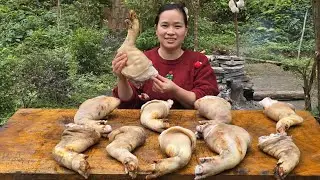 LIFE ON THE FARM: Cooking delicious dishes from pork leg - Bringing rolled pork trotters to sell.