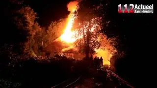 112actueel - Naarden / Twee woningen verwoest door brand