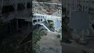 Exploring an abandoned mall with Andrea & Eelco 🤩