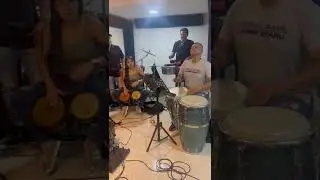 Espiritualmente - Tocando Bongó