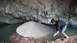 A beautiful woman discovered white clams in a cave, opened them, and pearls piled up into a mountain