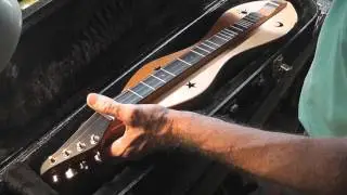 David Beede Demos a walnut & spruce 4 string dulcimer