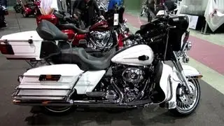 2013 Harley-Davidson Touring Ultra Classic Electra Glide - Walkaround - 2013 Quebec Motorcycle Show
