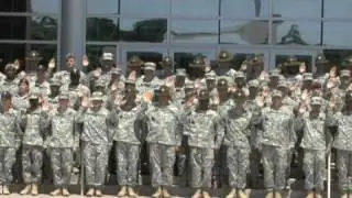Fort Benning Commnading General re-enlists 81 Soldiers at one time