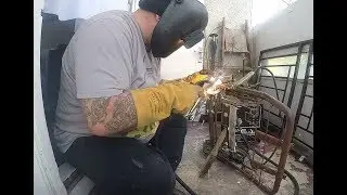 1990 Toyota Land Cruiser 80 Series 4x4 Driver's Seat removal & Repair Frame welding