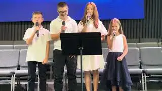 Pavlo sings the song with his Brother and Sisters #worship #worshipsong #worshipplaylist 