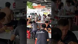 Every stall at this kopitiam is more than 20 years old?! Check it out! 🤩