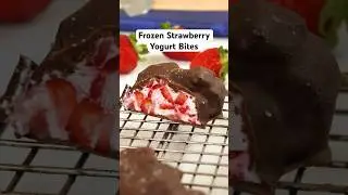 How to Make these &lsquo;Frozen Strawberry Yogurt Bites&rsquo; 🤤 #shorts