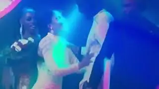 Mercy kiss Ike on stage #bbnaija #bbnaija2019