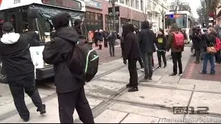 Police in Portland responded very quickly to a traffic blockade of protestors. Crowd APPLAUD Police