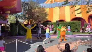 Dr. Seuss Dance Show! // Universal Studios Orlando