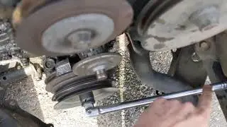 How to Remove Pulley Bolt Trick // 22R