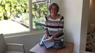 What is included in the chemical-free Glass Cleaning Kit?