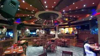 Египет-2023. Наама Бей. Зашли в Hard Rock Cafe. Удивились. Сотрудник молодец, как гид нам рассказал