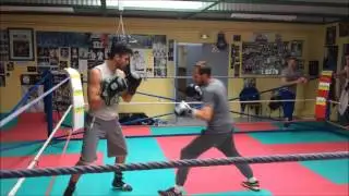 S&eacute;ance d'entra&icirc;nement avec le boxeur Adriani Vastine