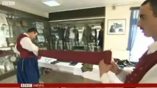 BBC News - Meet the 'unflinching' Greek Presidential Guard