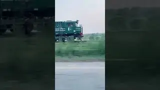 Train chase on Bike... Pakistan railway@hafizgvlogsandfun8638 bike riding on full speed