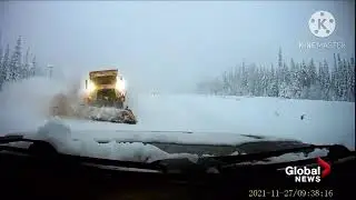 Canada: The moment of a crash involving a snowplow (27.12.2020)