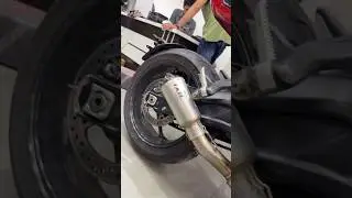 Triumph with loud exhaust #superbikes #superbikemodification #triumphmotorcycles #bikeshorts #ixil