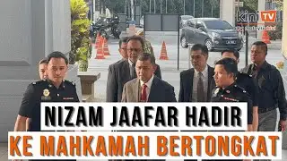 Nizam Jaffar tiba di  Mahkamah Kuala Lumpur dengan bertongkat diiringi pegawai SPRM