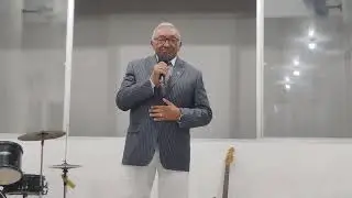 Irm&atilde;o Josu&eacute; canta 