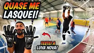 TESTEI MINHA NOVA LUVA DE GOLEIRO E QUASE DEU RUIM!  Defesas INSANAS no Futsal!