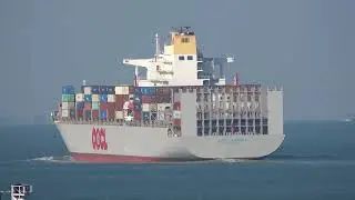Container Ship《OOCL AMERICA》Crossing the  Ma Wan Channel in HK 20260108_C0006