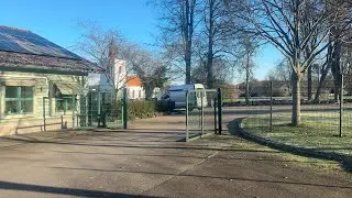 K&ouml;p Sk&aring;pbil Renault Traffic 1,9 dCi med lastramp p&aring; Klaravik