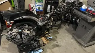 2005-2009 Suzuki boulevard M50 / VZ800 engine removal