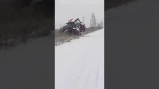 Дурацкие игры на снегу могут закончиться трагедией 🥶🥶 #сельскохозяйственныетрадиции #тракторы #снег