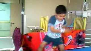 NI&Ntilde;O HOSPITALIZADO BAILA WACHITURRO