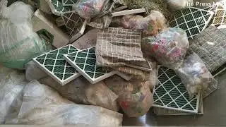 Compaction of recyclable materials . Manual control only . Pressure 87 bar .