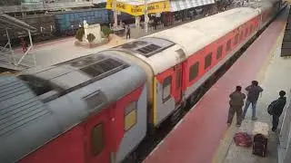 37127 SRC WAP7i speeding through DTE hauling 12841 HWH CSMT Coramondel SF Express. 😍😍