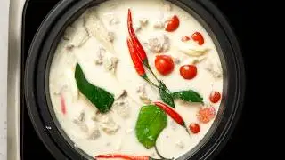 Tom Kha Kai &ndash; Creamy Thai Coconut Chicken Soup