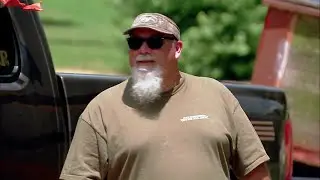 Godwin's LAVISH New Hot Tub (Season 4) | Duck Dynasty