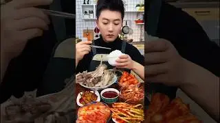 It's so delicious to eat meat and kimchi in large portions!  #foodshorts #shortsvideo #KoreanFood