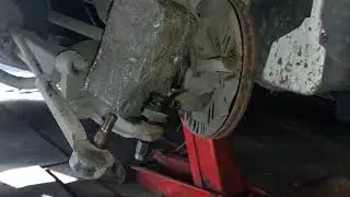 Замена нижней шаровой на Субару Легаси