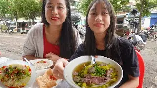 Macaroni And Porridge - Popular Cambodian Breakfast - Boeng Trabaek Street Food In Phnom Penh City