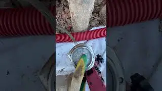 С помощью 20 т нова домкрата поднимаем дом.