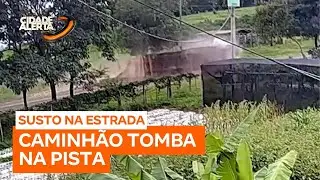 Caminh&atilde;o carregado de laranjas tomba ap&oacute;s falha nos freios em Franca (SP)