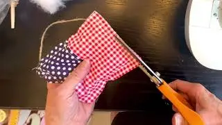 Patriotic Mini Flag Pillow #patrioticdecor #americanflags #easysewingproject #4thofjulydecorations
