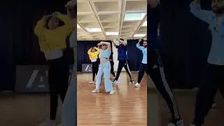 This Class Was outstanding 😍 weekend batch at 12pm .   Choreography: @tanzeelahmedd