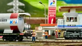 Sapaan Masinis Viral Mainan Kereta api CC201 disalip KLB Ketel Pertamina di Perlintasan kereta api